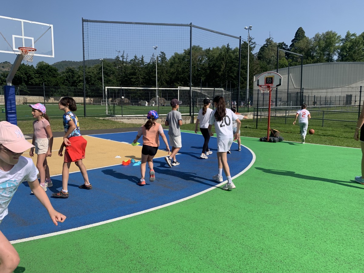 A la fête des écoles