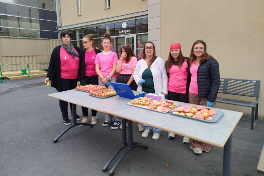Vente de cookies et muffins dans le cadre d'Octobre Rose