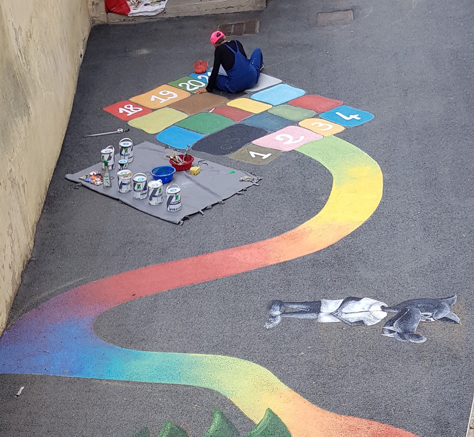 Des couleurs dans la cour des maternelles !