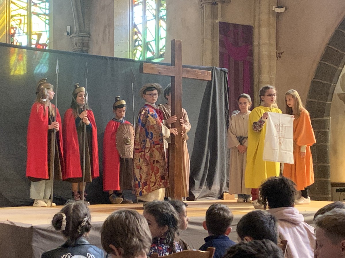 Célébration de Pâques à l'école St Louis
