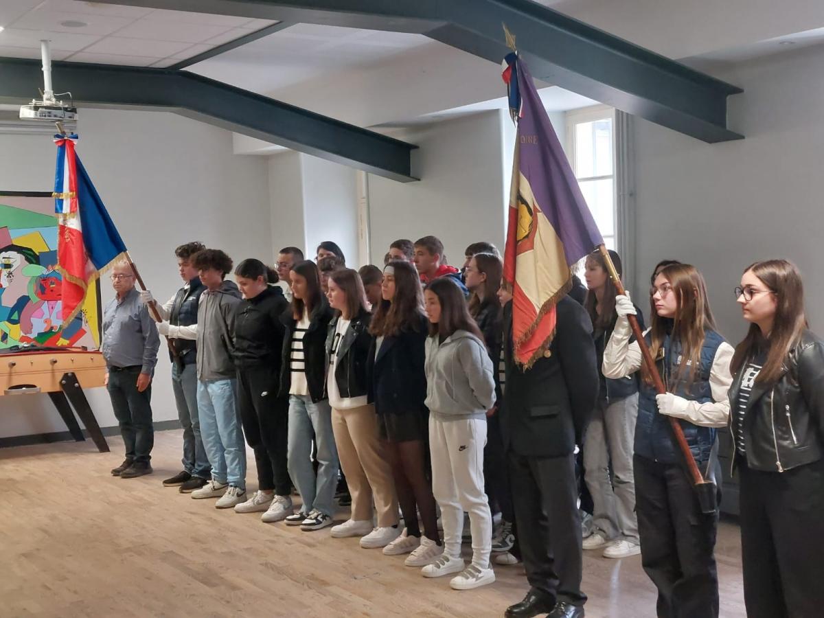 Remise de drapeaux avec les classes Défense au collège Saint-Louis
