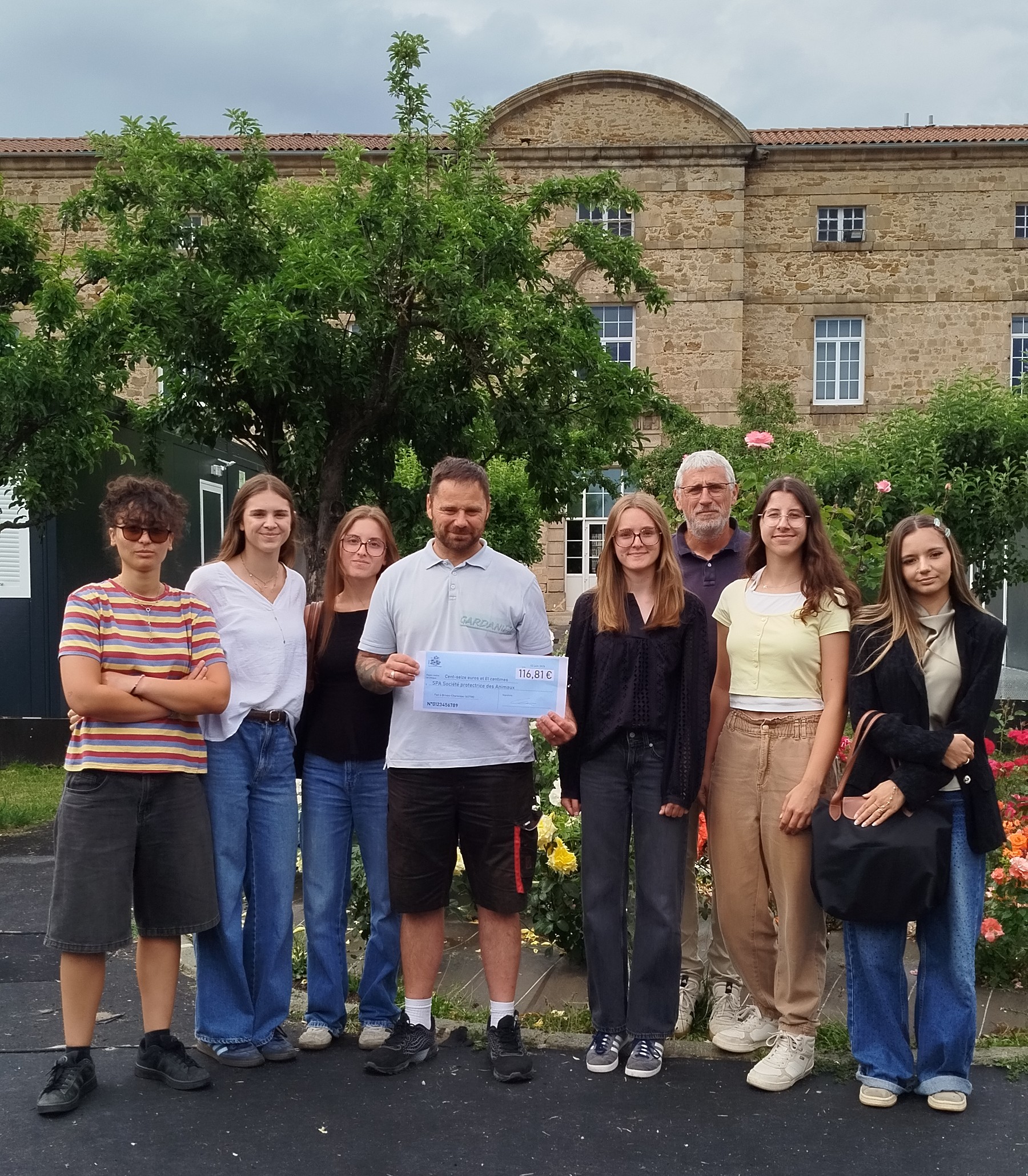 Remise de chèque au profit de la SPA